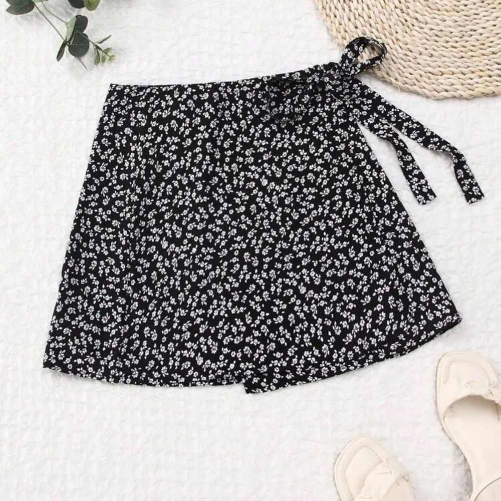 SHEIN Black & White Floral Wrap Skort